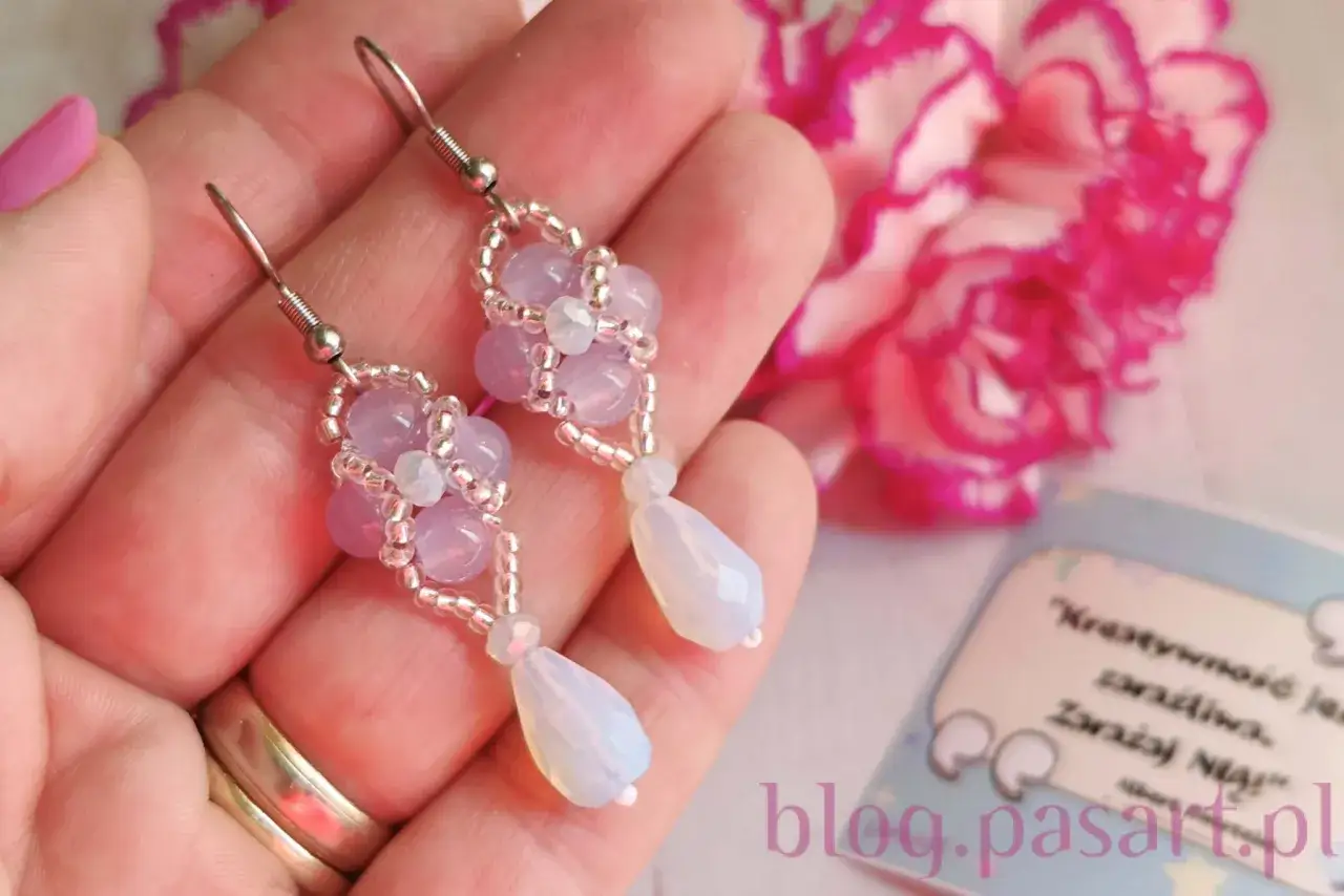 Jak zapiąć kolczyki kółka - proste kroki, uniknij błędów