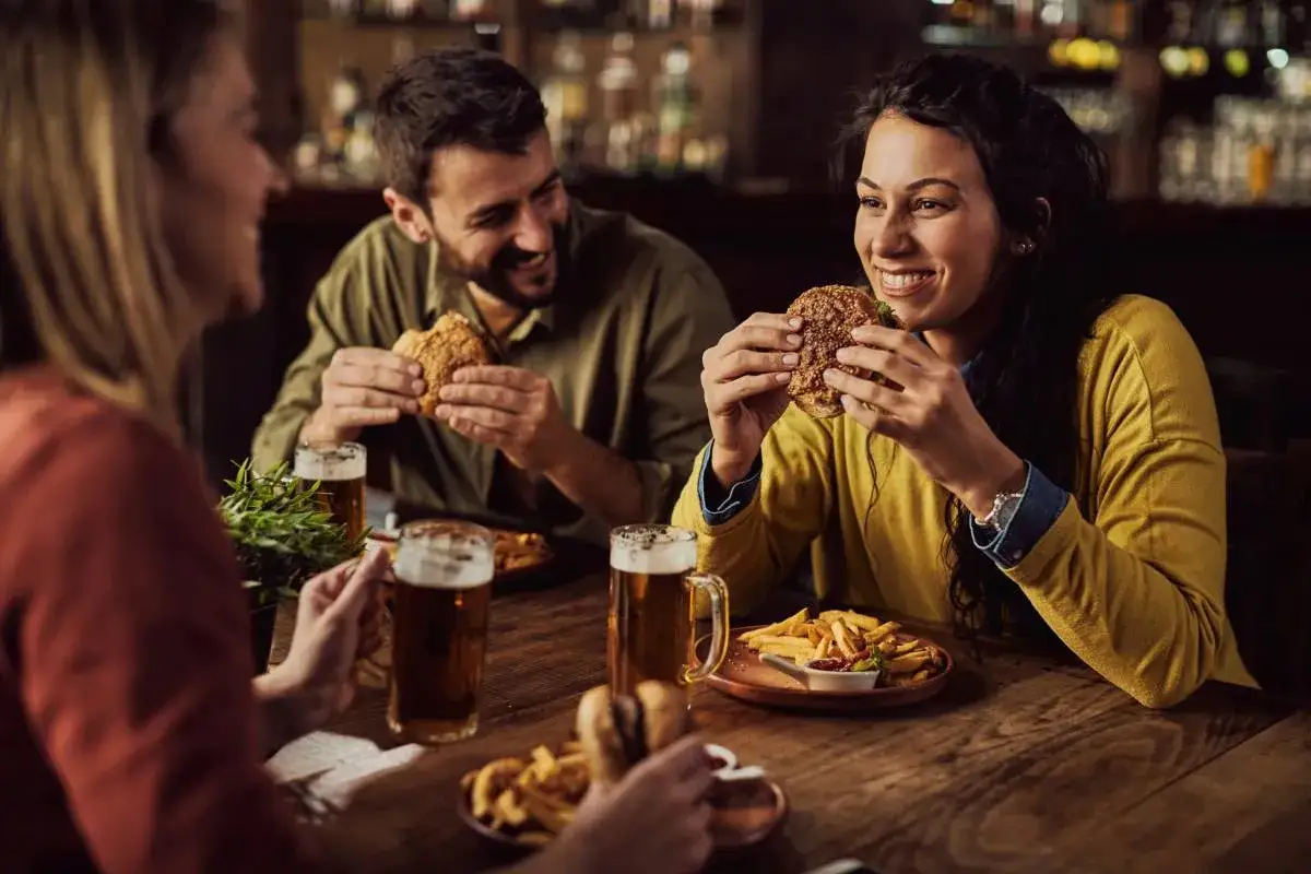 Ustka: Gdzie zjeść tanio i smacznie? Sprawdzone miejsca!