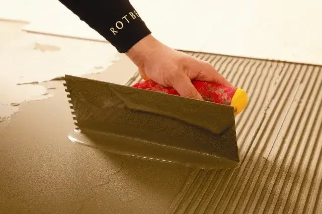 Płytki podłogowe DIY: Układaj jak ekspert uniknij 5 błędów!