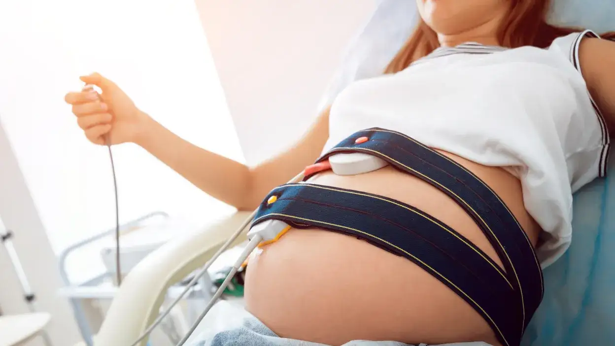 Indukcja porodu: Jak wygląda, wskazania i przebieg krok po kroku