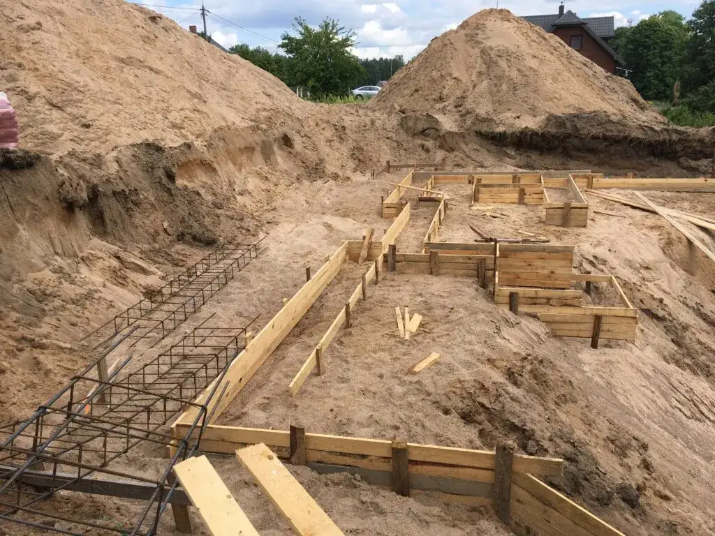 Dom o krok: Kompletny proces budowy krok po kroku - Poznaj etapy