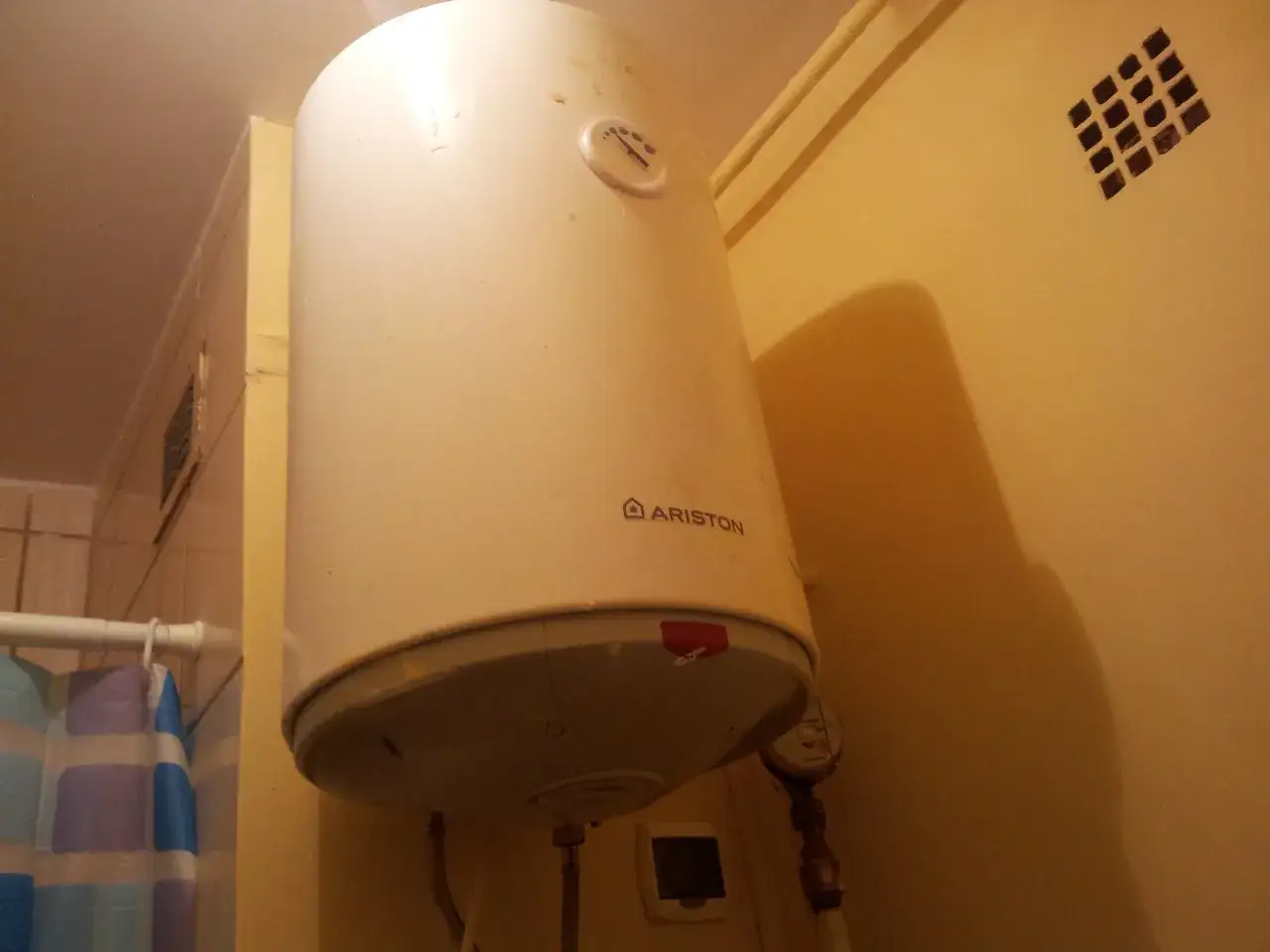 Czemu kapie woda z bojlera? Odkryj przyczyny i rozwiązania problemu