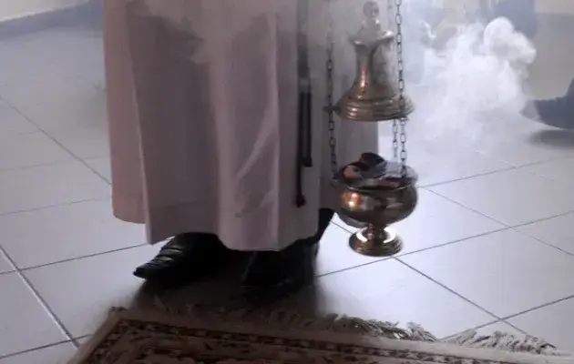 Co oznacza kadzidło w kościele? Odkryj jego głębokie znaczenie