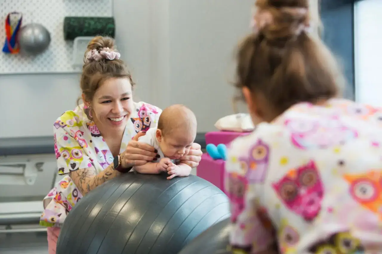 Najpierw do ortopedy czy fizjoterapeuty – który specjalista pomoże?