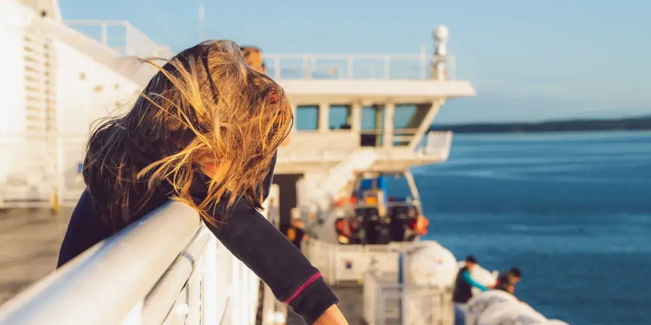 Jak kołysanie się statku wpływa na chorobę morską - skuteczne porady