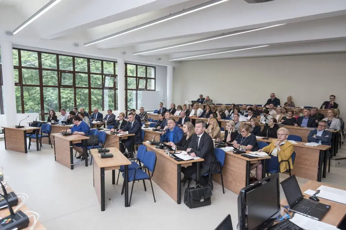 Dieta przewodniczącego rady osiedla: 100 zł czy 2400 zł? Sprawdź!