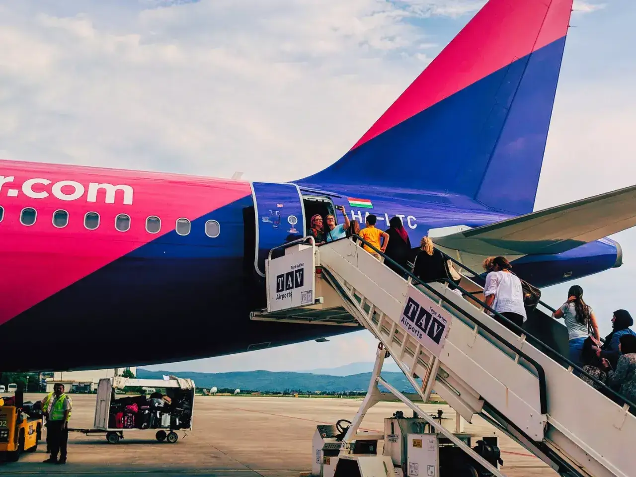 Odprawa Wizz Air: Terminy, opłaty i jak uniknąć dodatkowych kosztów?