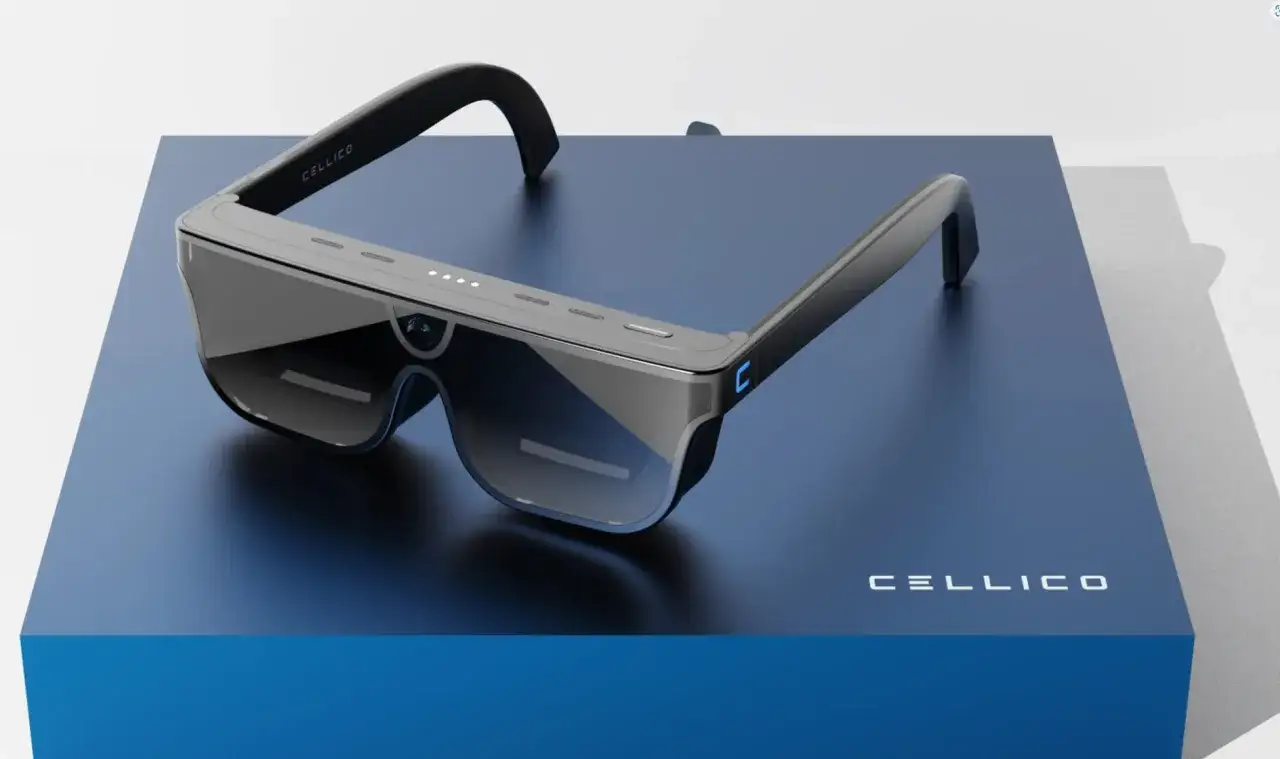 Nowoczesne okulary Cellico, które mogą pomóc osobom zmagającym się ze zwyrodnieniem plamki żółtej, prezentują się elegancko na niebieskim tle.
