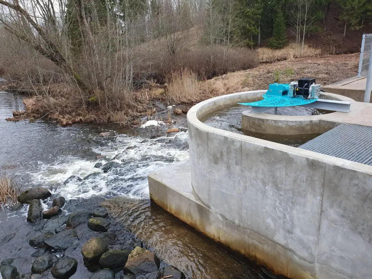 Jak zbudować małą elektrownię wodną - kluczowe kroki i koszty