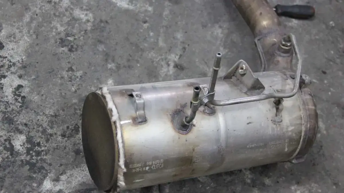 DPF w samochodzie co to - kluczowe informacje o filtrze cząstek stałych