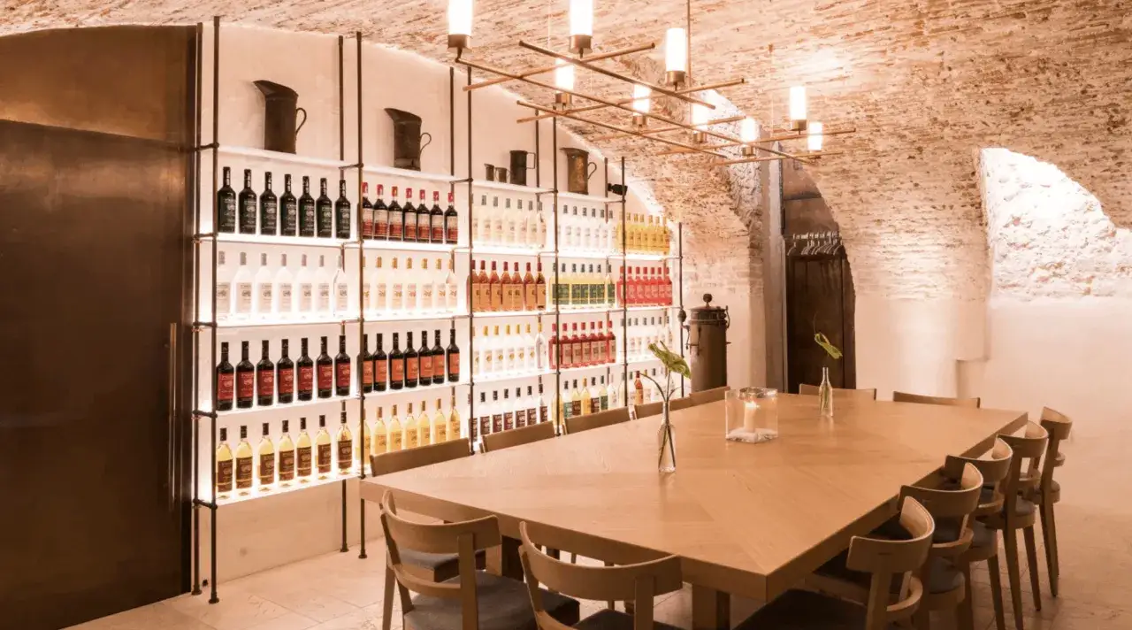 Garage Nardini: Osteria, Cocktail Bar & Storia a Bassano