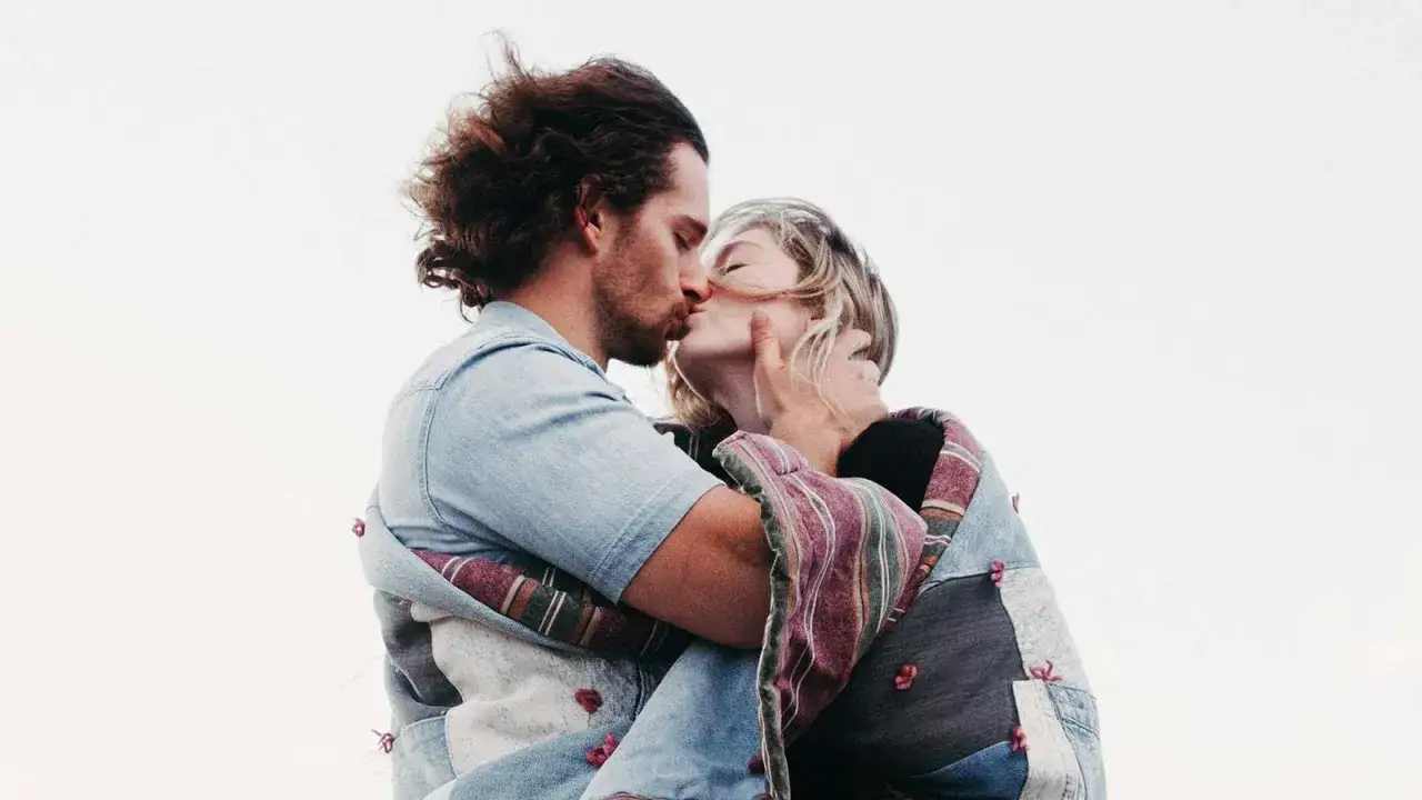 Tematy do role play: 50+ pomysłów dla par i przyjaciół. Odkryj!