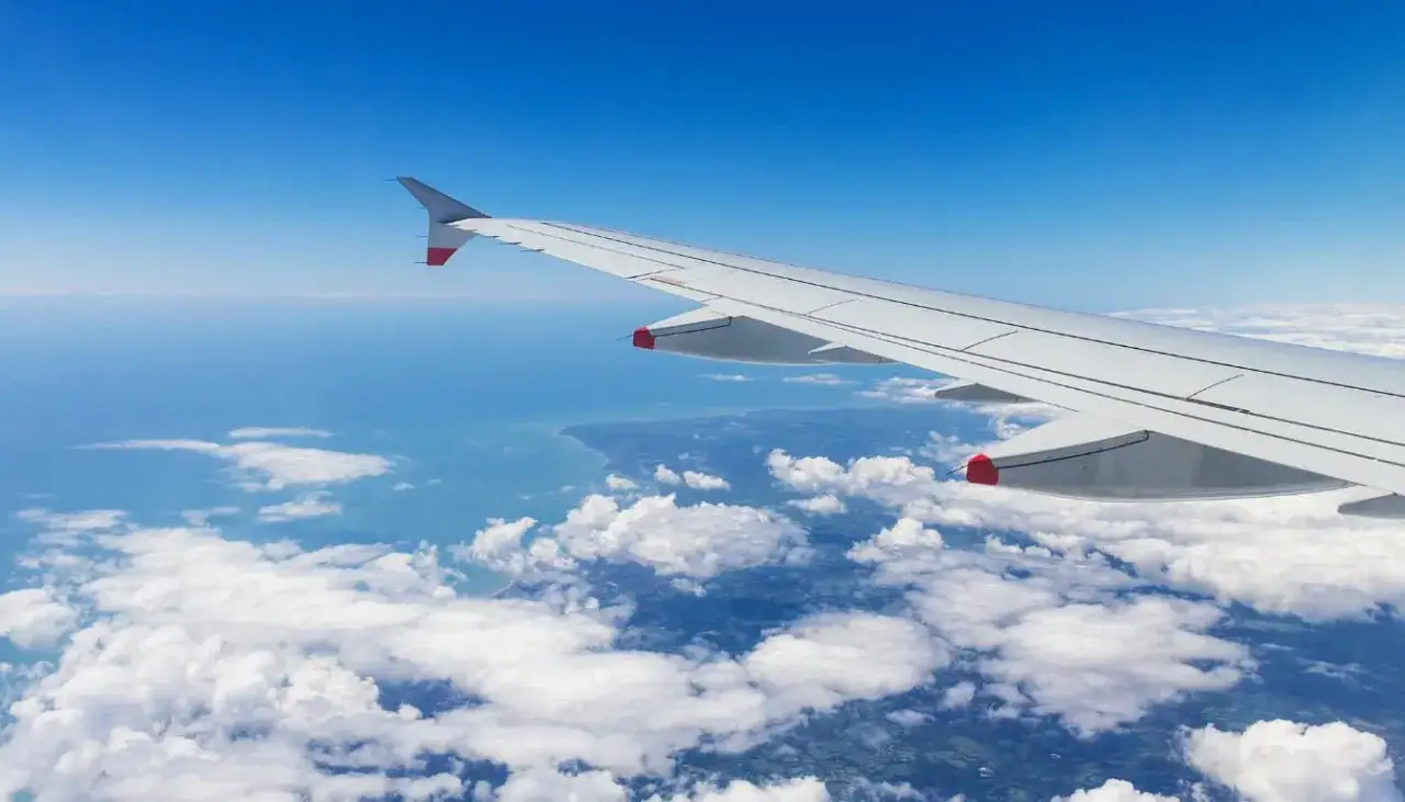 Ile trwa lot z Poznania do Krakowa? Sprawdź, co wpływa na czas podróży