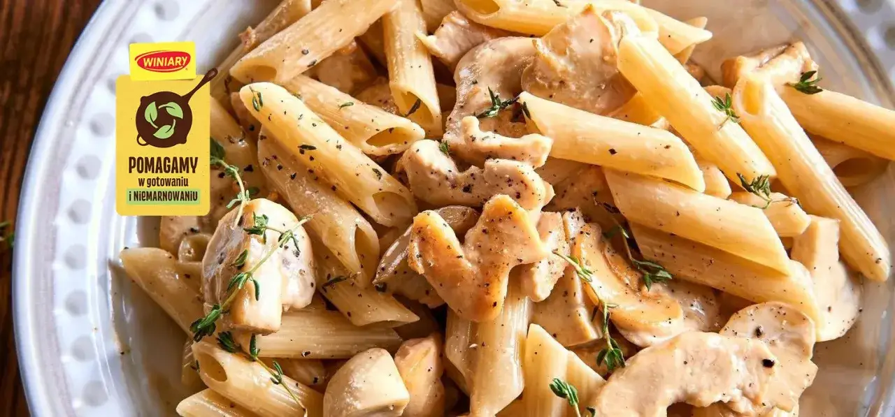 Penne z kurczakiem i pieczarkami: Jak zrobić kremowy obiad w 30 min?
