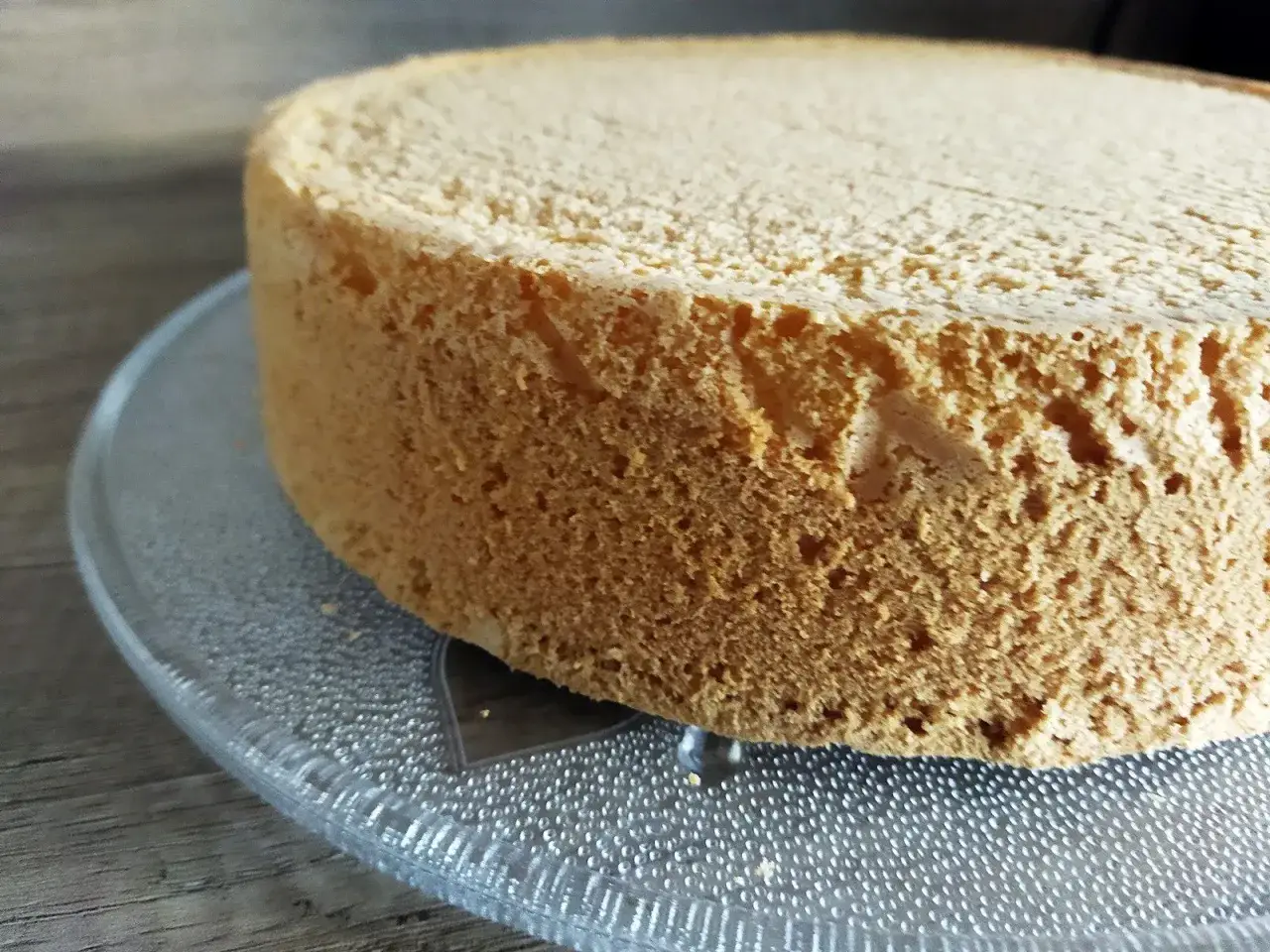 Idealny biszkopt z galaretką? Poznaj triki, by zawsze wyszedł!