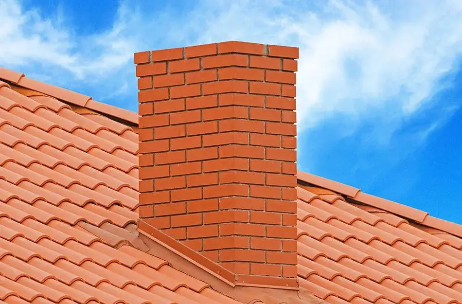 Czym obłożyć komin na dachu? Najlepsze materiały i porady