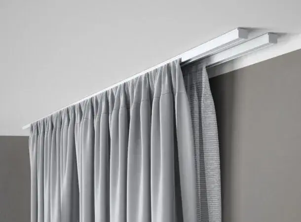 Jaki karnisz na okno narożne – wybierz idealne rozwiązanie dla swojego wnętrza