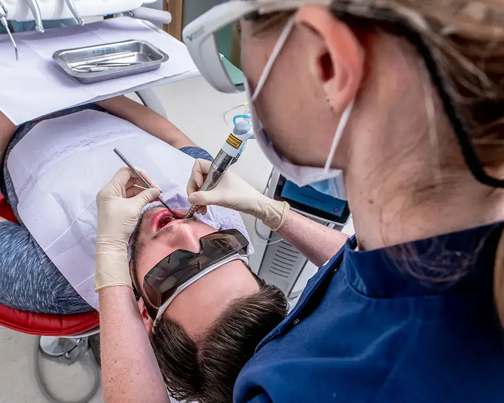 Laserowe usuwanie zębów na czym polega i dlaczego warto je wybrać