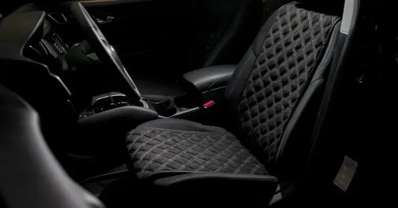 Podgrzewana mata na fotel samochodowy – komfort w zimne dni bez czekania
