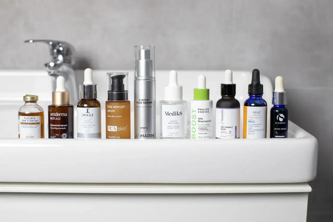 Najlepsze serum do cery mieszanej: Składniki, ranking i porady