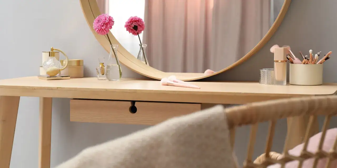 Krzesło do toaletki: Sekret wygody i stylu. Poznaj zasady!