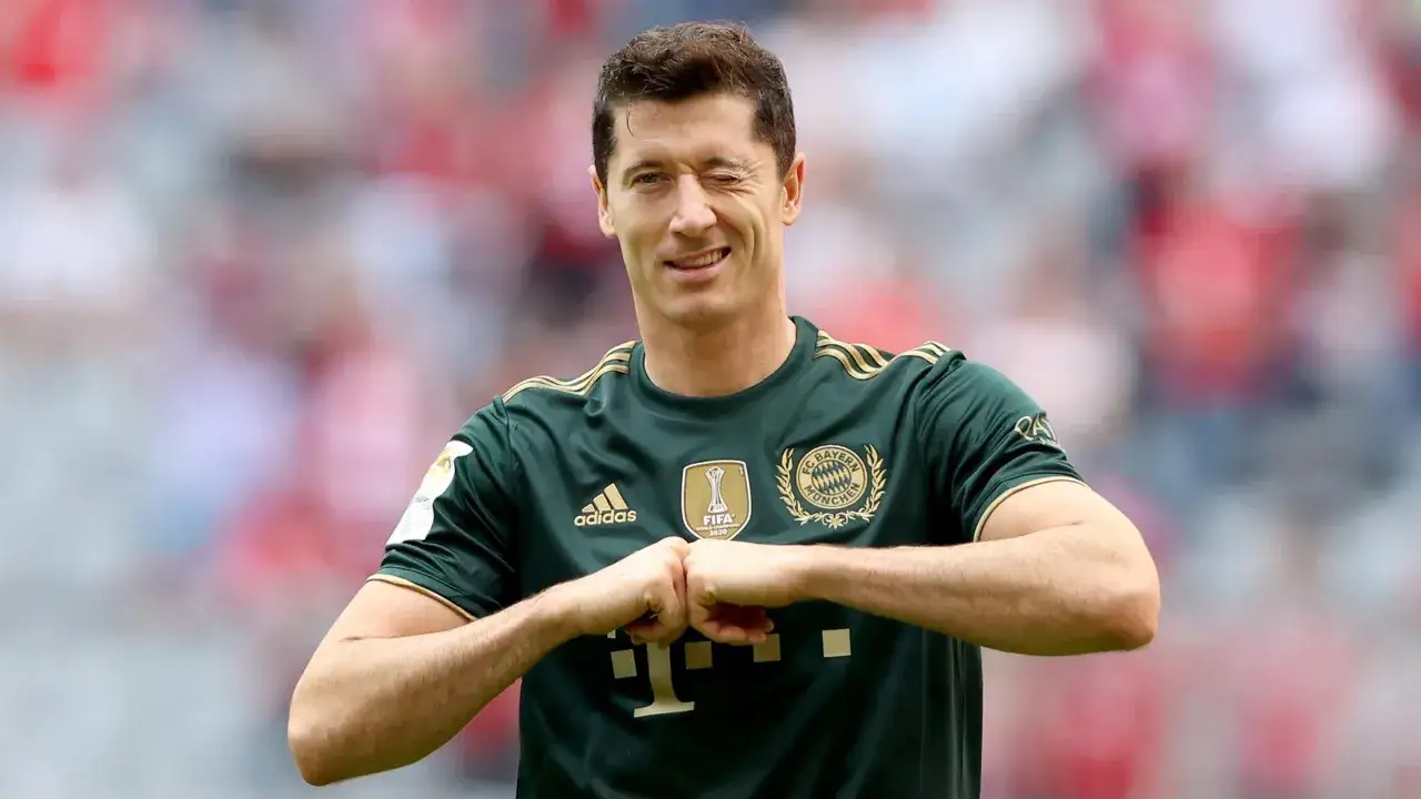 Ile zarabia Lewandowski? Zaskakujące kwoty i źródła dochodów piłkarza