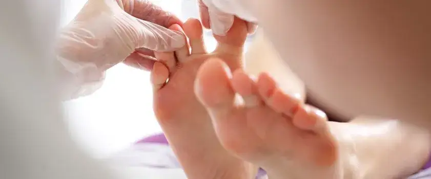 Lekarz podolog czym się zajmuje – poznaj kluczowe usługi i schorzenia