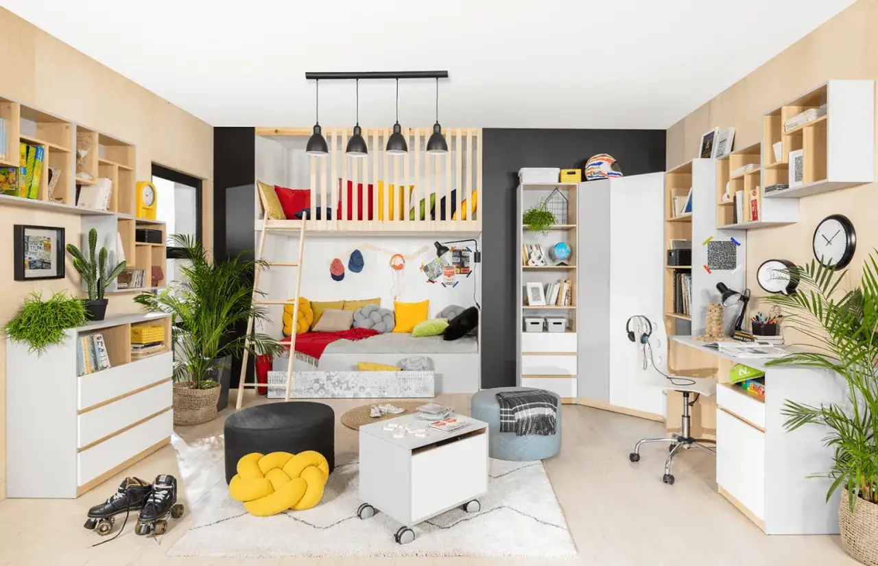 Niewidoczne biurko w salonie: sprytne sposoby na ukrycie miejsca pracy