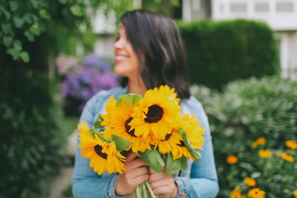 Na której randce kwiaty? Odpowiedni moment na romantyczny gest