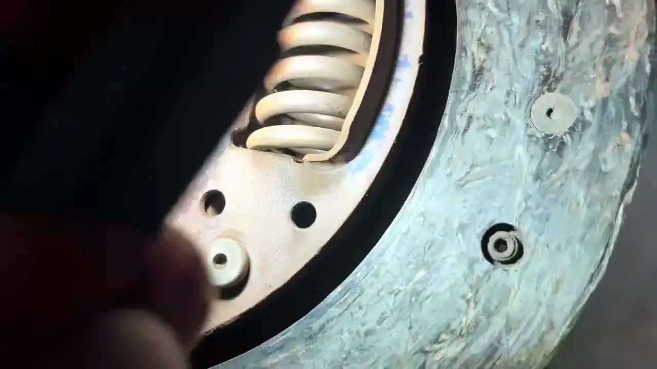 Przyczyna twardego pedału sprzęgła – poznaj najczęstsze problemy