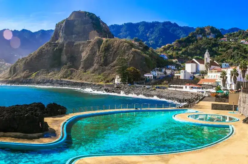 Ile trwa lot na Maderę z Wrocławia? Czas przelotu i przesiadki