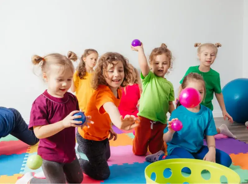 Zabawy integracyjne dla dzieci: Przełam lody, buduj więzi!