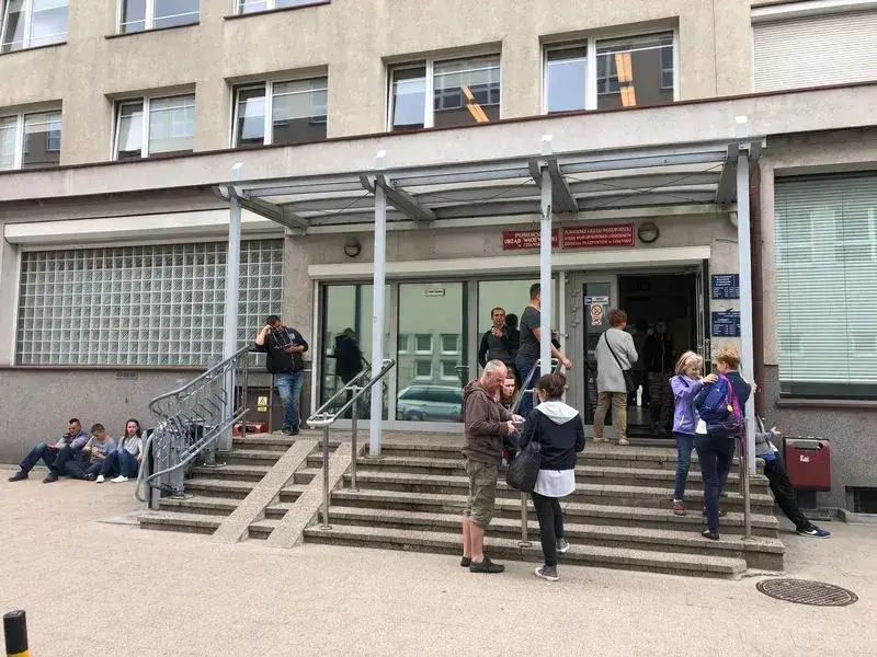 Gdzie najmniejsze kolejki po paszport? Odkryj szybkie lokalizacje i porady