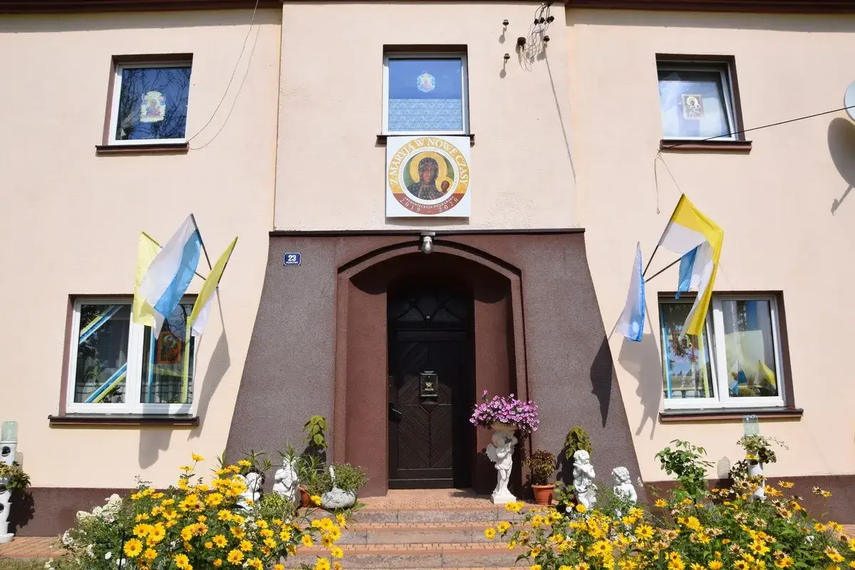 Jak ubrać okno na nawiedzenie obrazu, aby zachwycić gości?