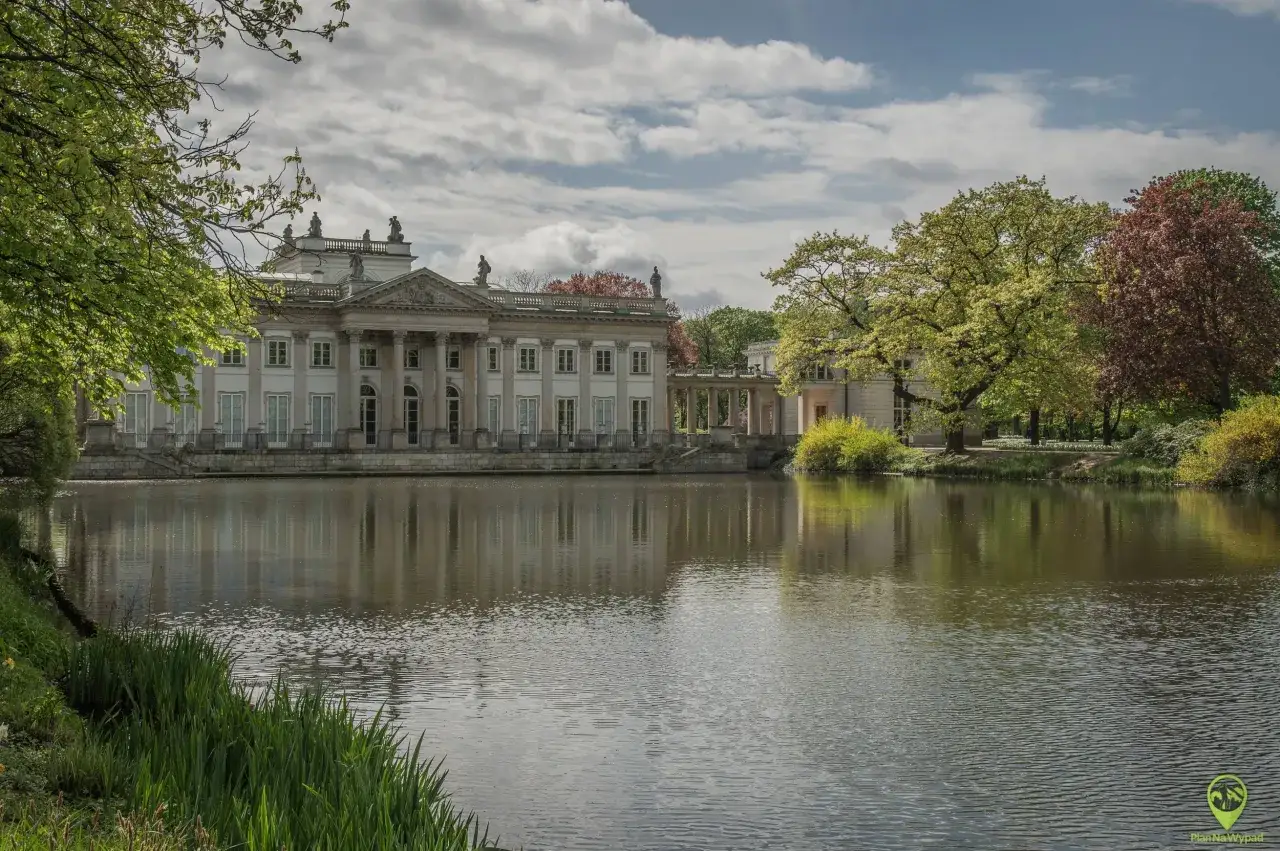 Gdzie zjeść w Łazienkach Królewskich? Od pikniku po luksusowy obiad