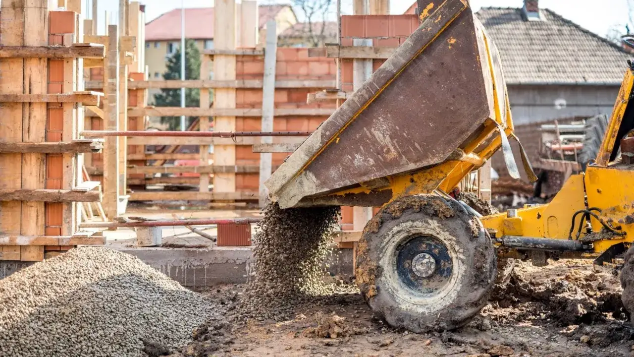 Ile taczek potrzebnych na tonę żwiru? Obliczenia i porady praktyczne