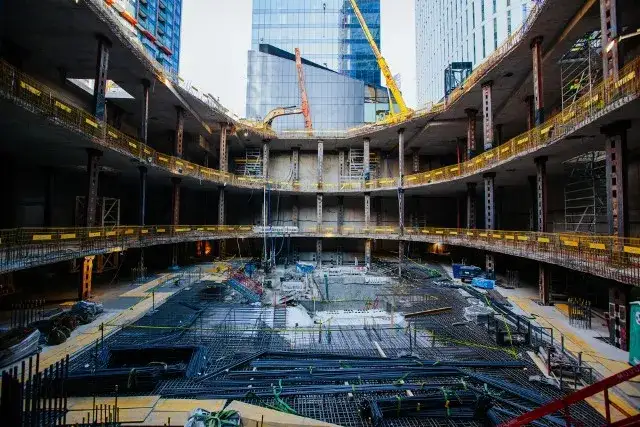 Ile kosztuje budowa wieżowca? Zaskakujące ceny i czynniki wpływające