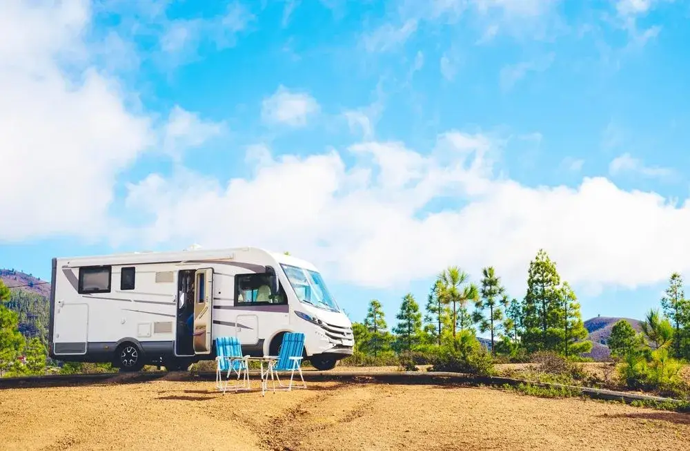 Ile osób w kamperze? Sprawdź, jak wybrać idealny model dla grupy