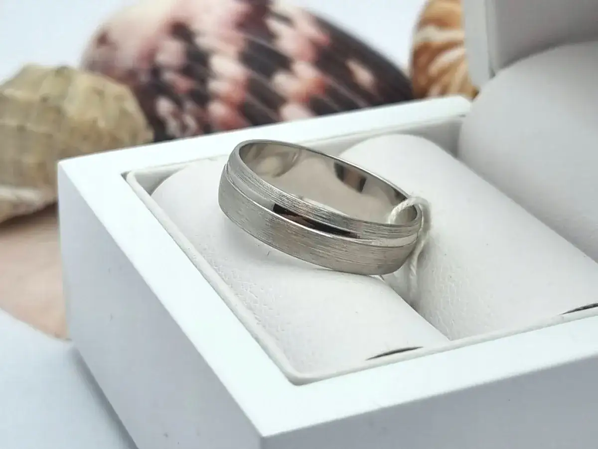 Ile kosztuje srebrna obrączka? Sprawdź ceny i porównaj oferty