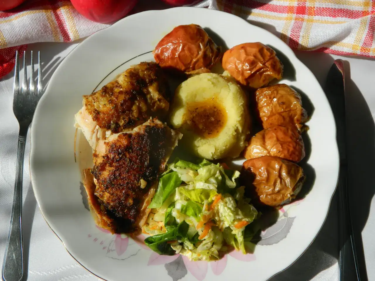 Jaka surówka do kurczaka? Smażony, grillowany, pieczony dopasuj!