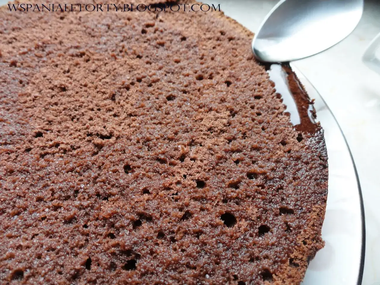 Czym nasączyć biszkopt czekoladowy? Rady eksperta Toli!