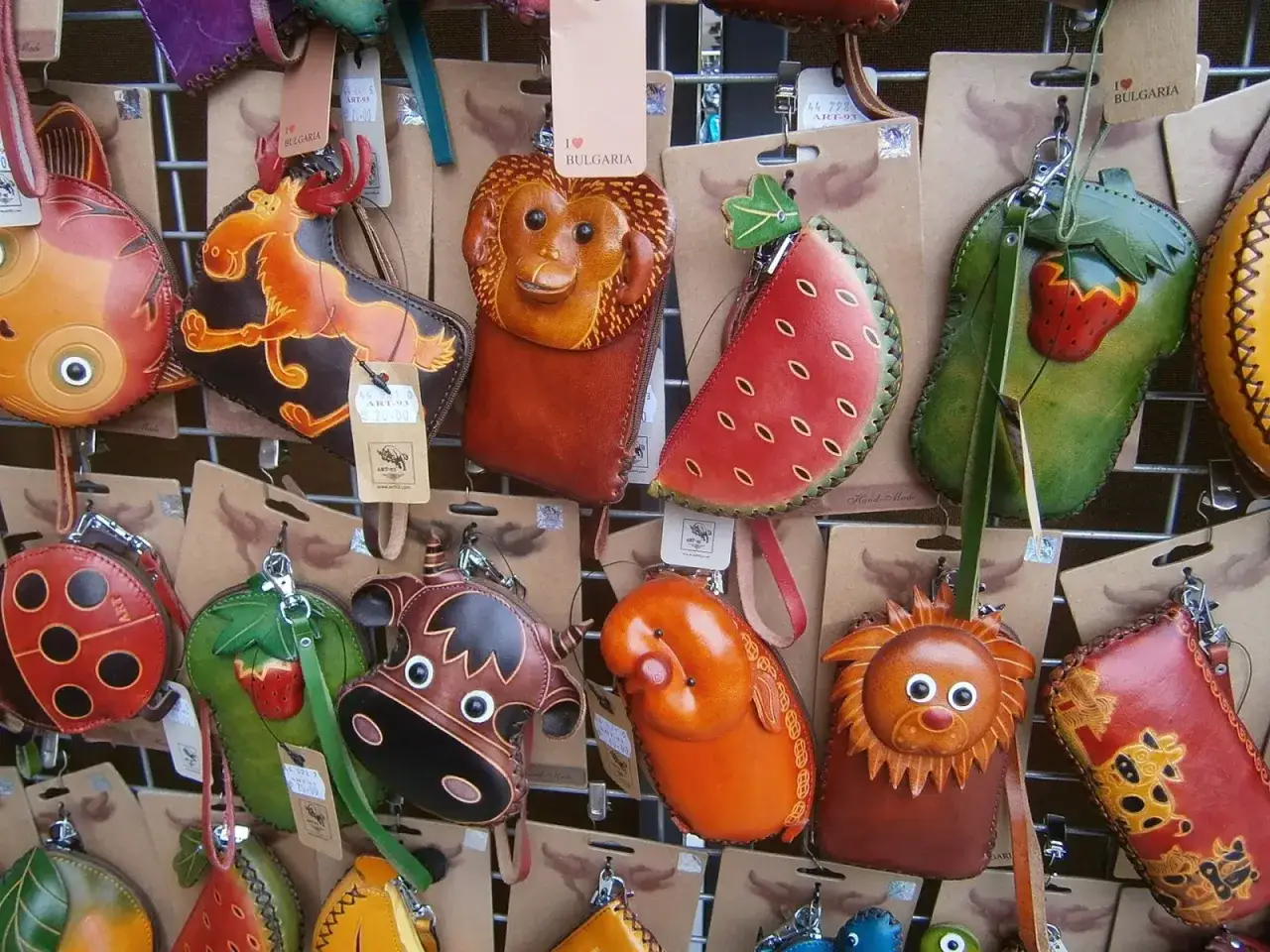 Urocze, skórzane portmonetki w kształcie zwierząt i owoców. Idealne pamiątki, które warto przywieźć z Bułgarii.
