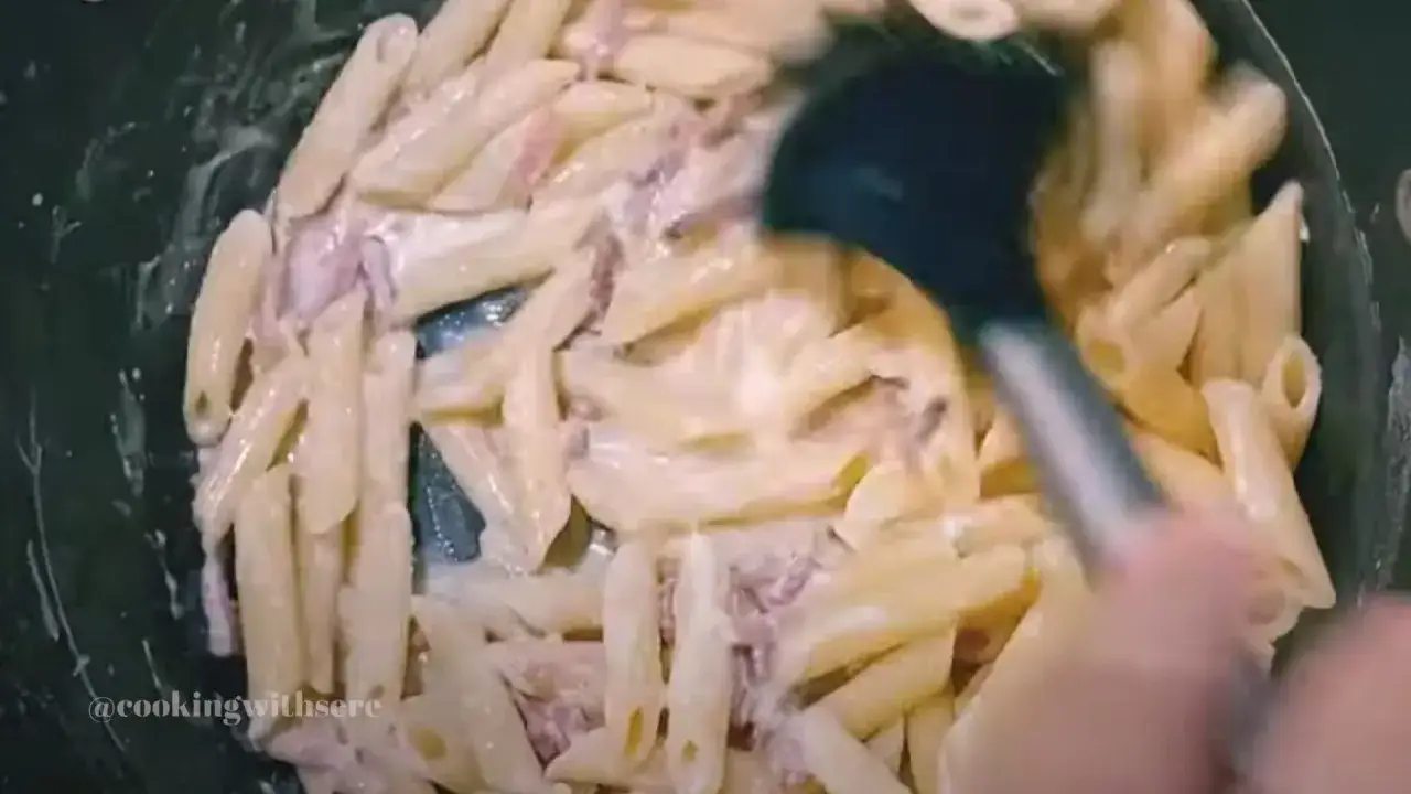 Pasta Panna e Speck: Ricetta Veloce, Cremosa e Perfetta in 15 Minuti
