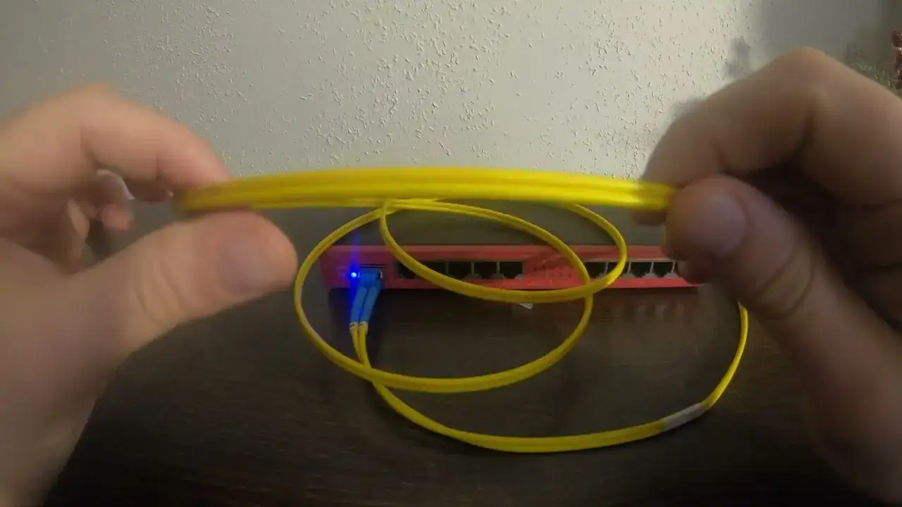 Jak przedłużyć kabel światłowodowy bez ryzyka uszkodzenia sygnału