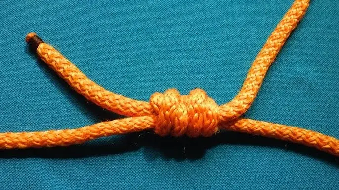 Jak zawiązać bransoletkę: proste metody na trwałe i piękne węzły