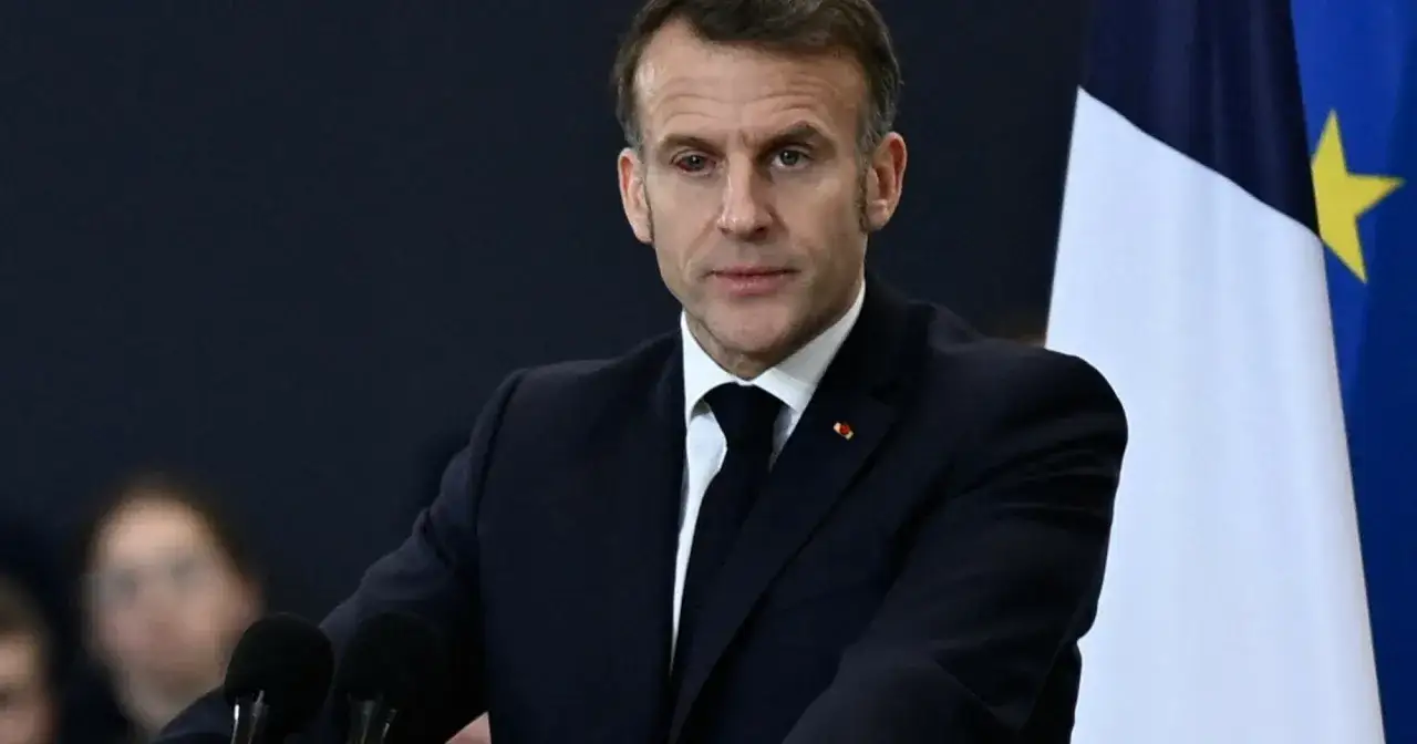 Flaga Francji: wygląd, symbolika i historia. Co zmienił Macron?