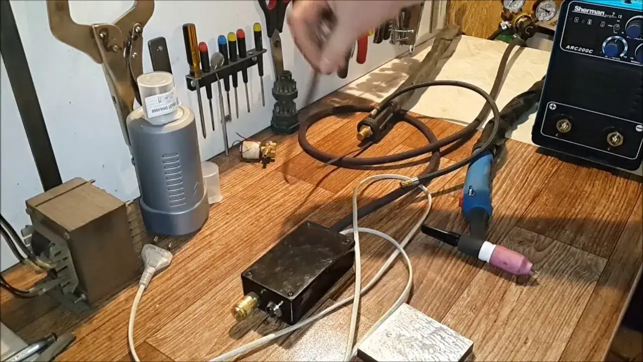 Jak podłączyć przewody do spawarki inwertorowej? Poradnik krok po kroku