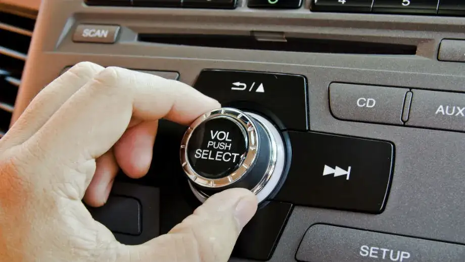 Jak sprawdzić antenę w samochodzie i uniknąć problemów z sygnałem