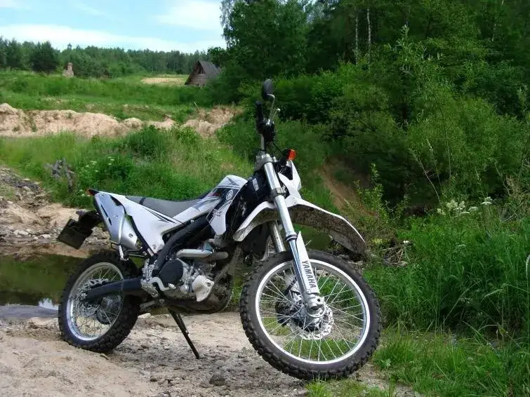 Jakie hard enduro wybrać? Kluczowe cechy i porównania motocykli