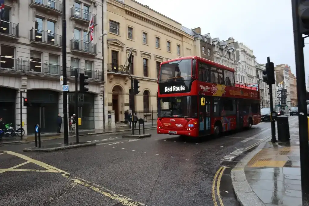 Ile jedzie autokar do Londynu? Sprawdź czas podróży i więcej informacji